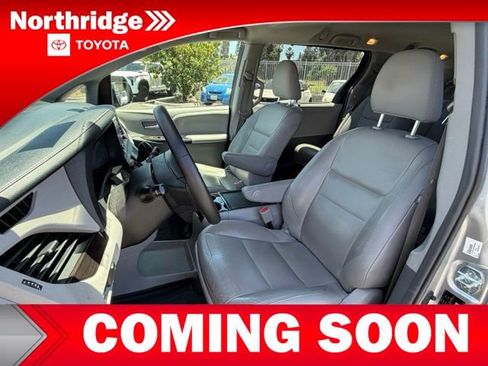 Used 2018 Toyota Sienna XLE w/ XLE Navigation Package FWD image 6