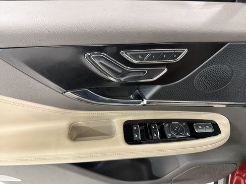 Used 2023 Lincoln Corsair FWD image 13