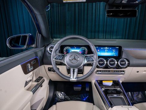 Certified 2025 Mercedes-Benz GLA 250 250 SUV image 16