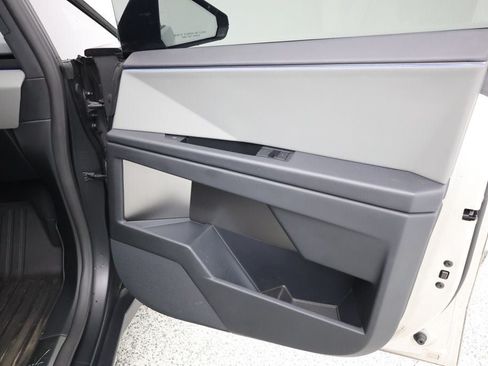 Used 2024 Tesla Cybertruck AWD Crew Cab image 33