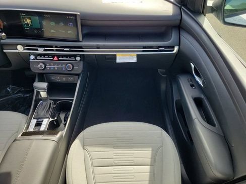 Used 2026 Hyundai Santa Cruz SE FWD image 14
