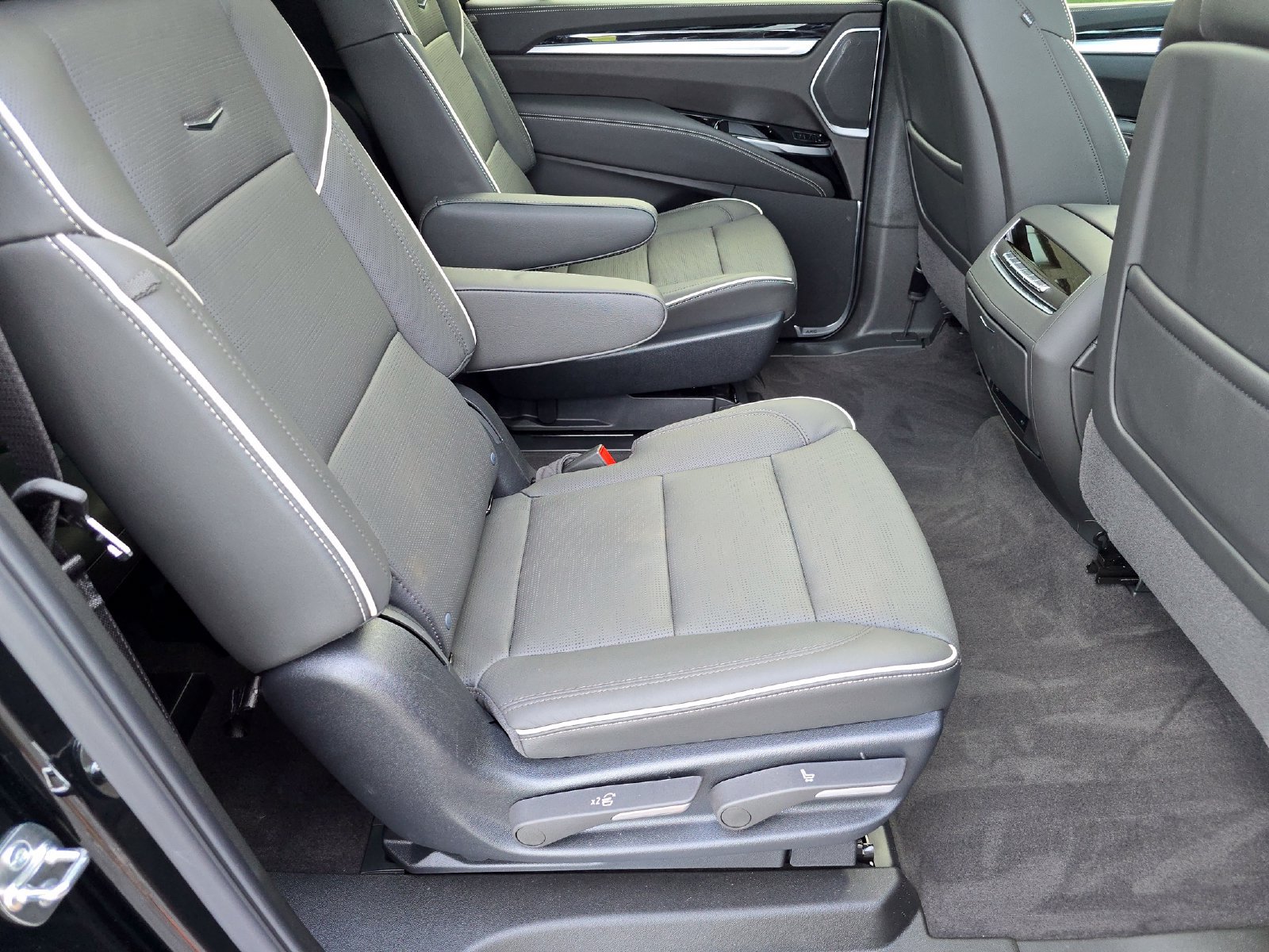 Certified 2026 Cadillac Escalade ESV Sport w/ Touring Package AWD/4WD image 28