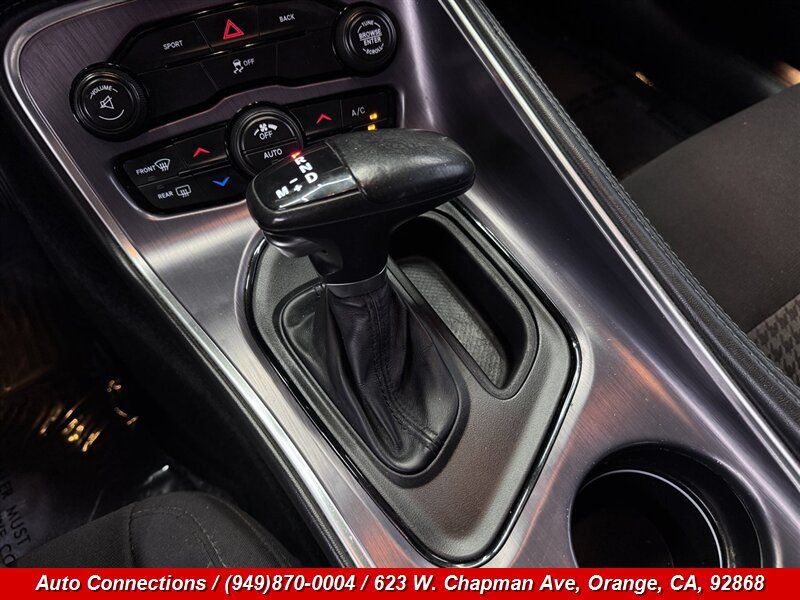 Used 2015 Dodge Challenger SXT RWD image 13