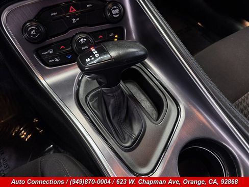 Used 2015 Dodge Challenger SXT RWD image 13