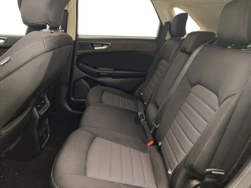 Used 2019 Ford Edge SE FWD image 18
