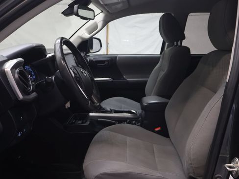 Used 2020 Toyota Tacoma SR5 AWD/4WD image 16