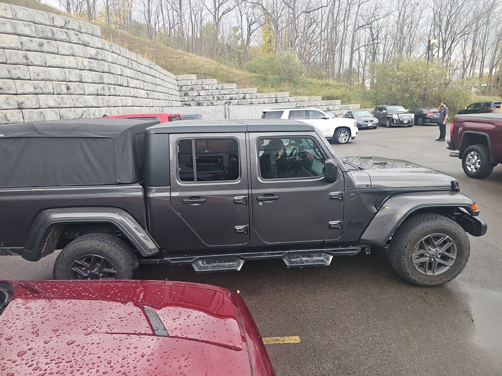 Used 2024 Jeep Gladiator Sport AWD/4WD image 4