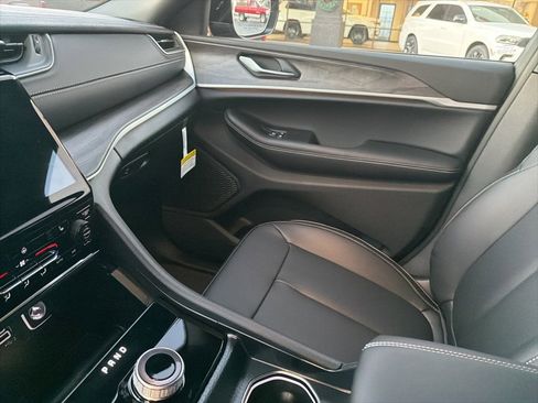New 2025 Jeep Grand Cherokee L Limited image 32