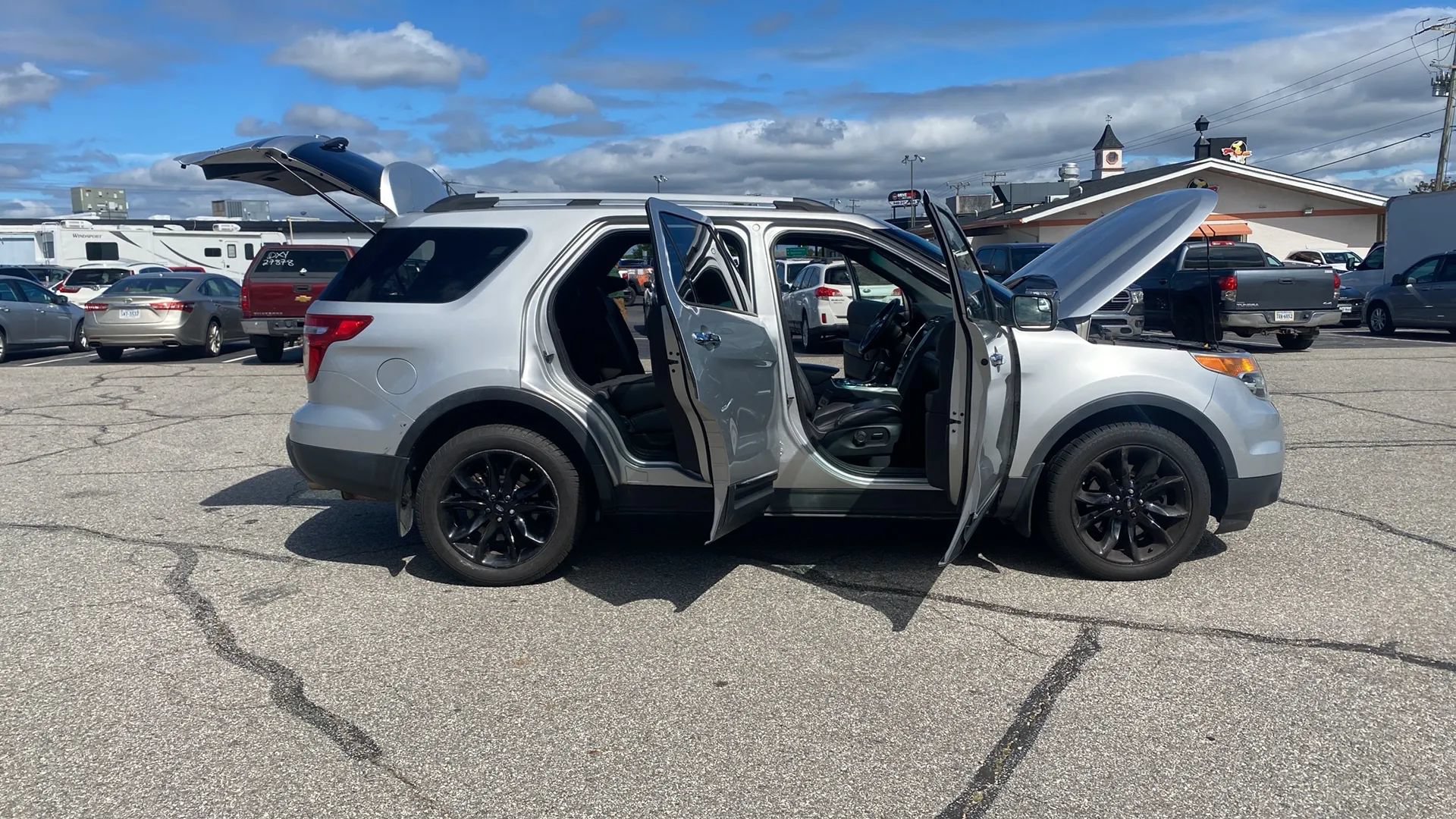 Used 2015 Ford Explorer XLT w/ Equipment Group 202B AWD/4WD image 8