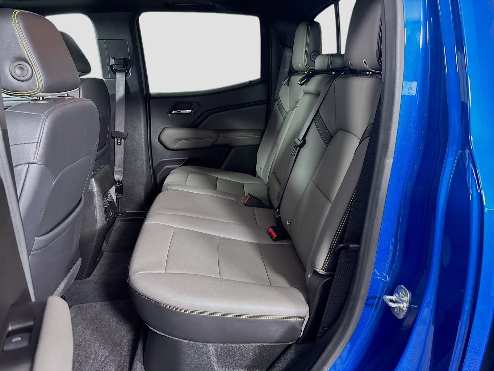 Used 2024 Chevrolet Colorado ZR2 w/ ZR2 Convenience Package III AWD/4WD image 25