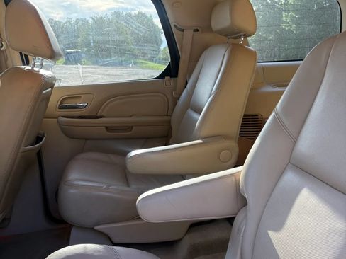 Used 2007 Cadillac Escalade AWD w/ Information Package image 12
