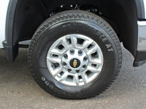 Used 2024 Chevrolet Silverado 2500 LT w/ Safety Package image 43