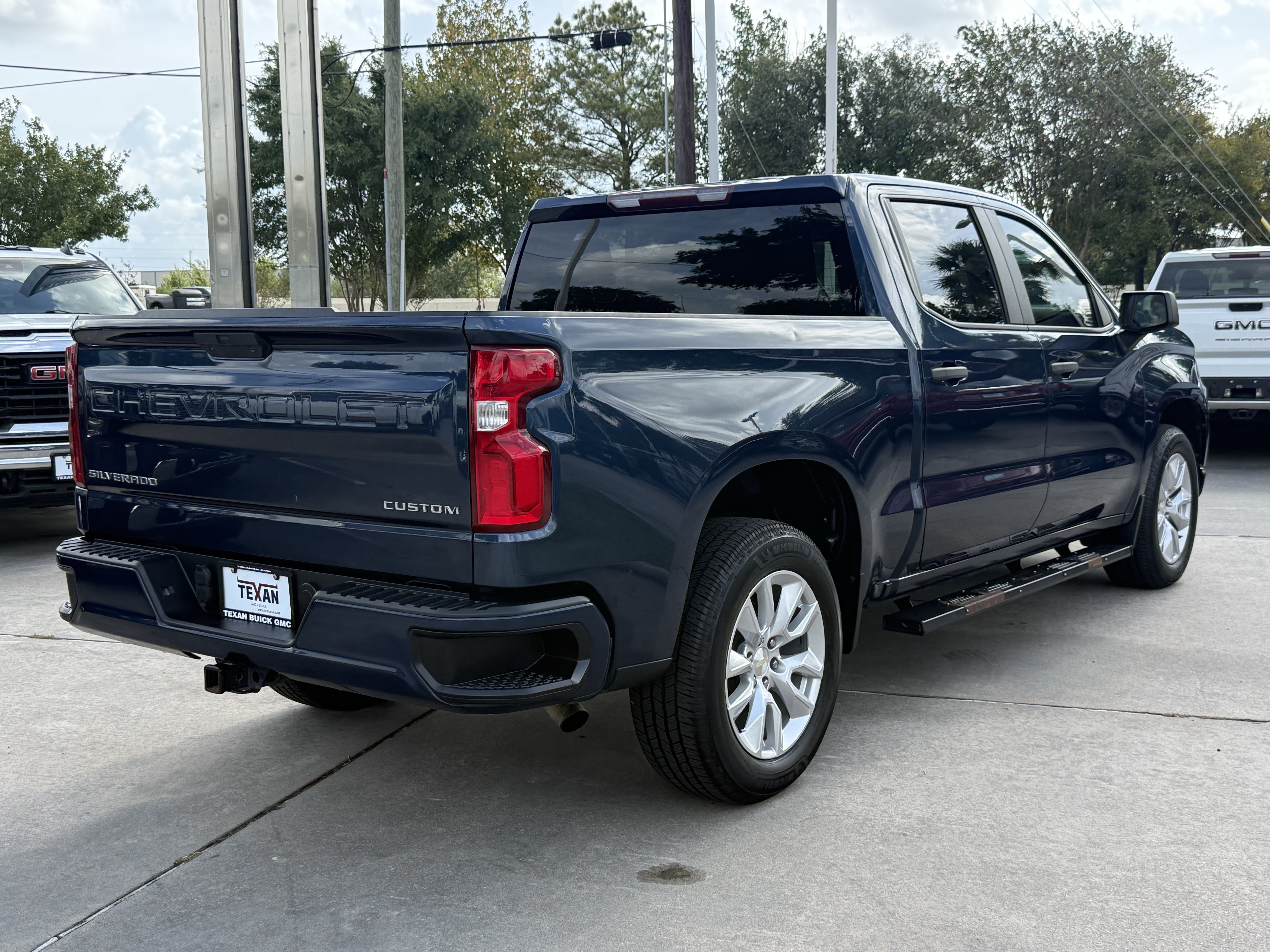 Used 2020 Chevrolet Silverado 1500 Custom w/ Custom Value Package RWD image 5