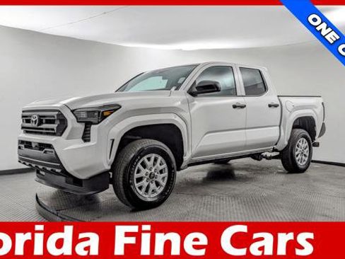 Used 2025 Toyota Tacoma SR image 1