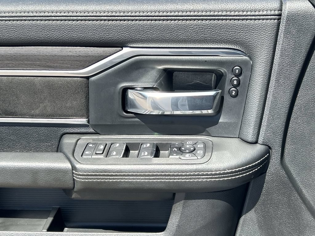 Used 2025 RAM 2500 Laramie AWD/4WD image 23