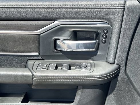 Used 2025 RAM 2500 Laramie AWD/4WD image 23