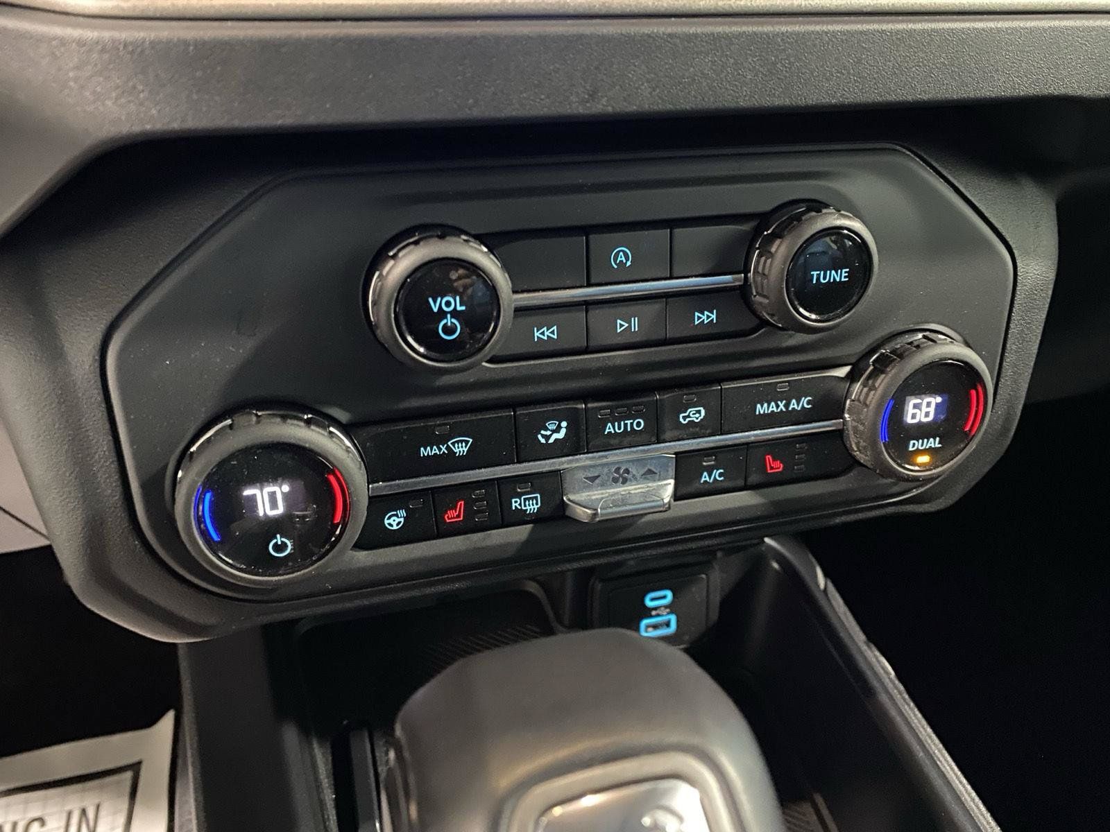 Used 2025 Ford Bronco Outer Banks AWD/4WD image 13
