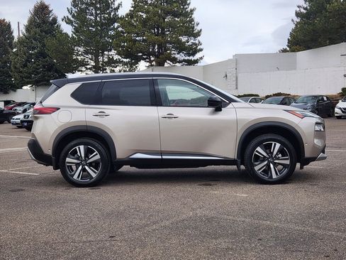 Used 2022 Nissan Rogue Platinum w/ Head-Up Display Package image 2