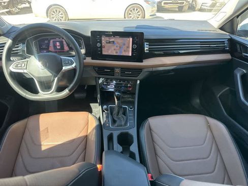 Used 2025 Volkswagen Jetta SEL image 9