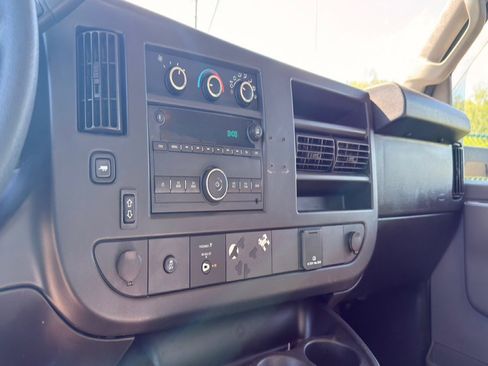 Used 2019 Chevrolet Express 3500 w/ Power Convenience Package RWD image 17