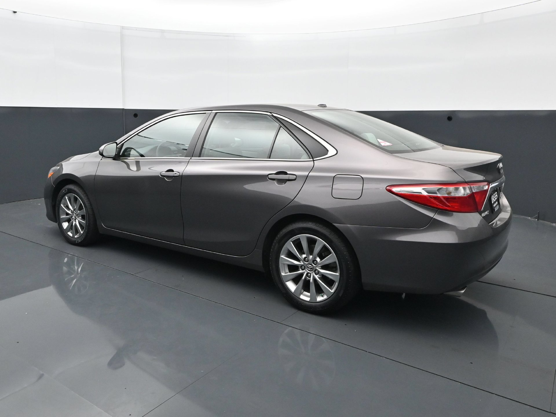 Used 2015 Toyota Camry XLE FWD image 4
