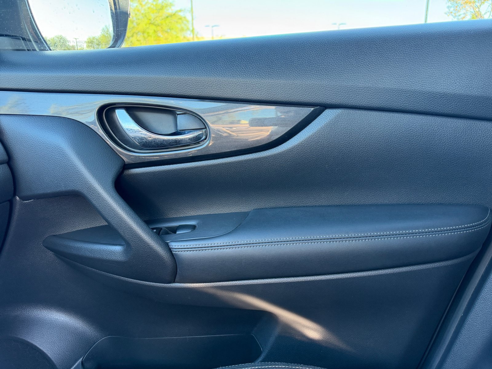 Used 2017 Nissan Rogue SV w/ SV Premium Package FWD image 16