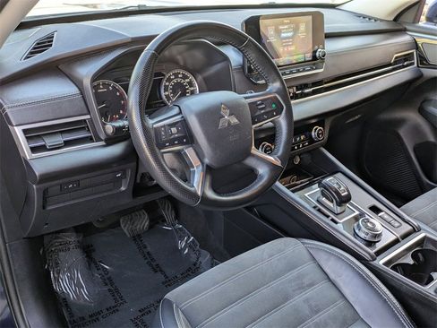 Used 2024 Mitsubishi Outlander SE image 14
