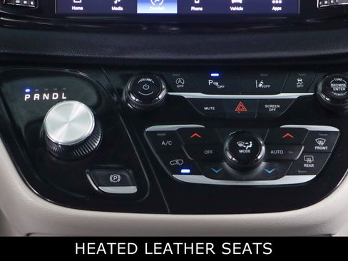 Used 2023 Chrysler Pacifica Touring-L FWD image 20