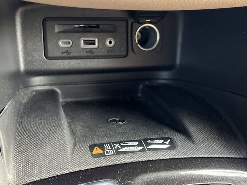 Used 2022 Chevrolet Equinox Premier image 22