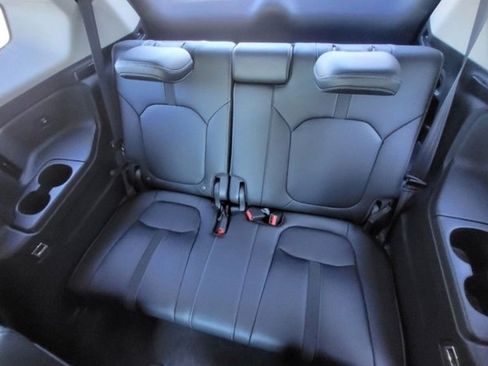 Used 2024 Honda Pilot EX-L image 6