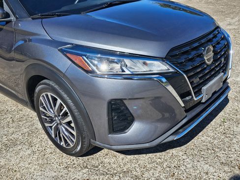 Used 2021 Nissan Kicks SV image 10