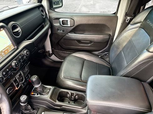 Used 2022 Jeep Wrangler Unlimited Sahara w/ Cold Weather Group image 26