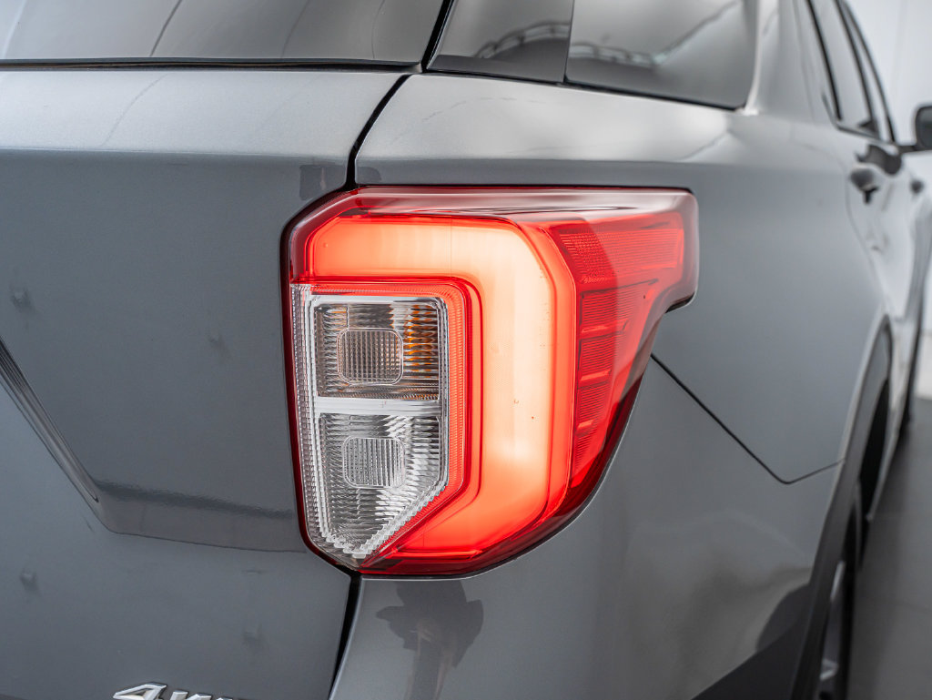 Used 2022 Ford Explorer XLT w/ Equipment Group 202A AWD/4WD image 9