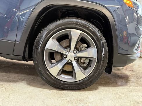 Certified 2020 Jeep Cherokee Limited AWD/4WD image 35
