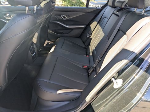 Used 2025 BMW 330i Sedan w/ Premium Package image 30