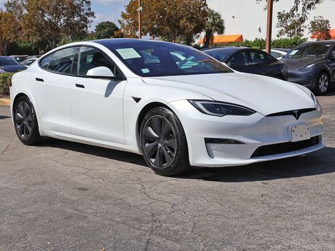 Used 2023 Tesla Model S Standard Range image 2