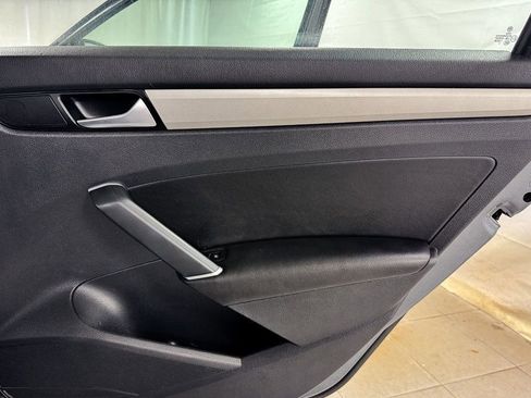 Used 2022 Volkswagen Passat 2.0T SE image 17