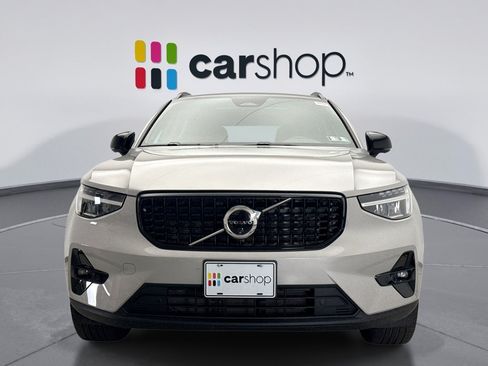 Used 2025 Volvo XC40 B5 Plus AWD/4WD image 8