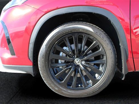 Used 2025 Toyota Highlander XSE image 10