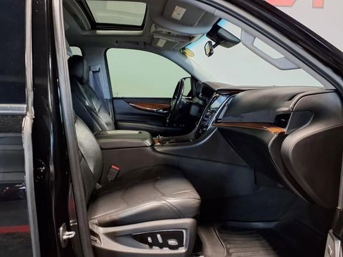 Used 2016 Cadillac Escalade ESV Luxury AWD/4WD image 14
