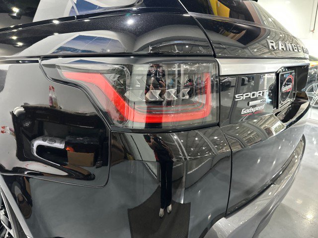 Used 2018 Land Rover Range Rover Sport HSE AWD/4WD image 35