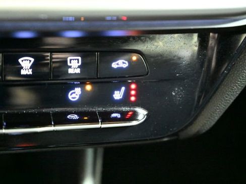 Used 2022 Chevrolet Bolt EUV LT w/ Comfort Package image 31