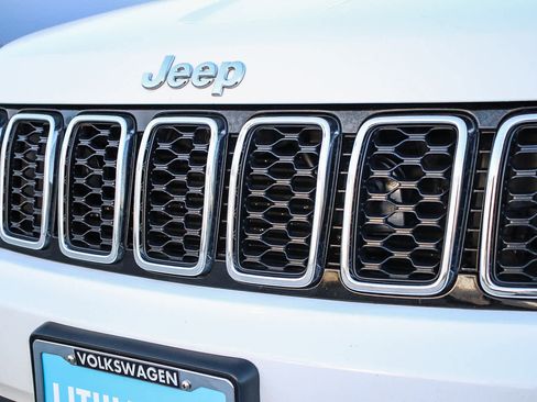 Used 2019 Jeep Grand Cherokee Laredo w/ Laredo X Package image 5