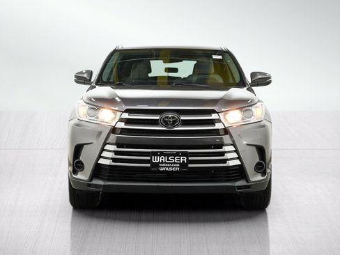 Used 2018 Toyota Highlander LE AWD/4WD image 8
