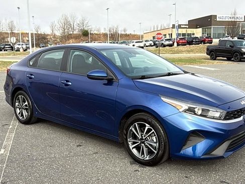 Used 2023 Kia Forte LXS FWD image 2