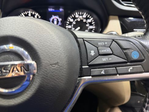 Used 2018 Nissan Rogue SL w/ Premium Package FWD image 18