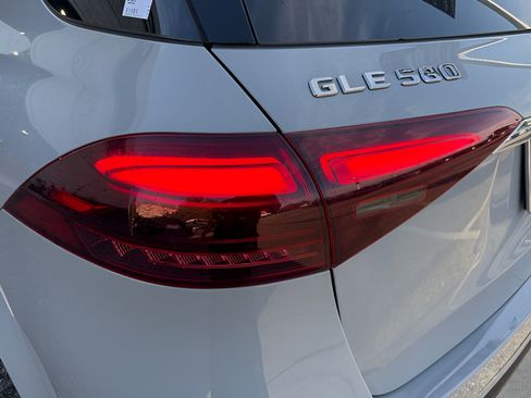Used 2024 Mercedes-Benz GLE 580 4MATIC image 35