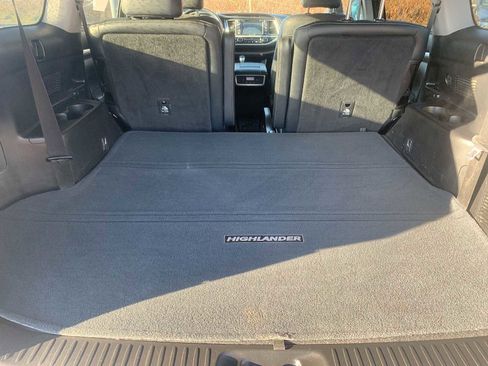 Used 2017 Toyota Highlander Limited image 25