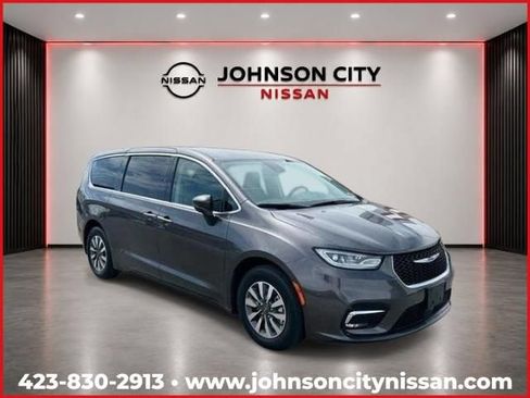 Used 2023 Chrysler Pacifica Touring-L FWD image 1