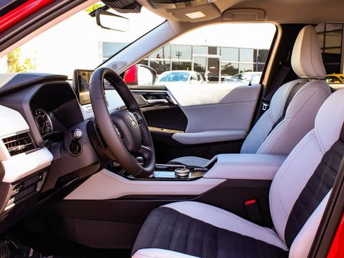 Used 2025 Mitsubishi Outlander SE AWD/4WD image 31